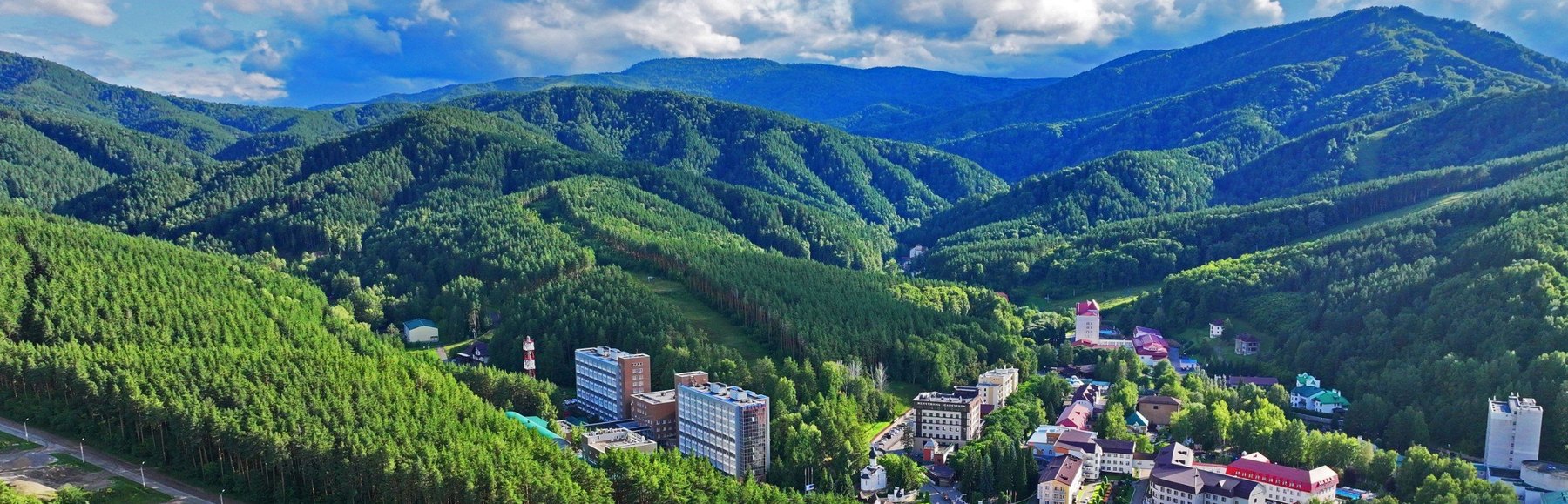 Панорама Белокурихи в горах Алтая